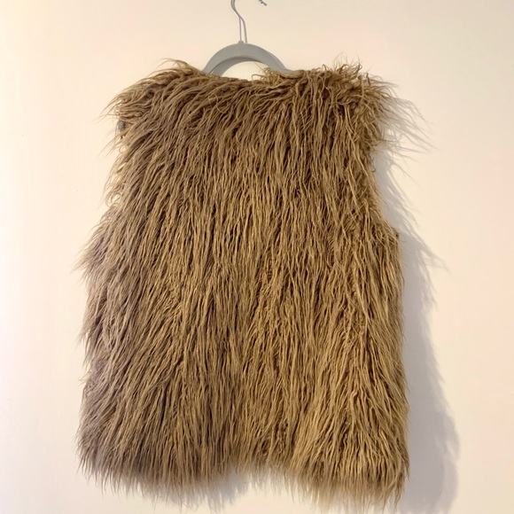 Brown Fuzzy Vest from the BO Collection - Picture 3 of 3
